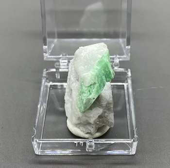 Naravni smaragdno zelena mineralnih gem-razred kristalno osebkov, kamni in kristali kremena kristali polje velikost 3.4 cm