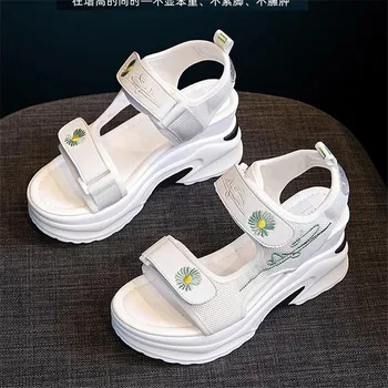 Korejski Slog Očesa Votlih Iz Udobno Povečujejo Čevlji 7cm Moda Daisy Vezenje Peep Toe Sandale Klini Platformo Rimu Čevlji
