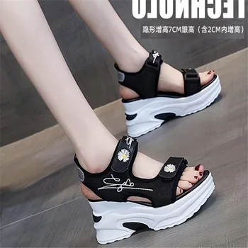 Korejski Slog Očesa Votlih Iz Udobno Povečujejo Čevlji 7cm Moda Daisy Vezenje Peep Toe Sandale Klini Platformo Rimu Čevlji