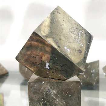 Naravni Pyrite Heptahedron Kocka Kamen Kvadratnih Ornament Mineralni Kristali Pomagajo In Dekor Prostora Oblikovanje Kolekcije Vintage Nakit