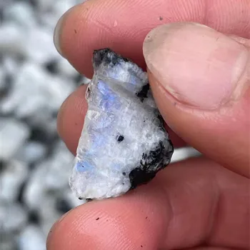 Bela Moonstone Grobo Kamenje Naravno Izklesan Kristalno Raw Gemstone Za Prodajo