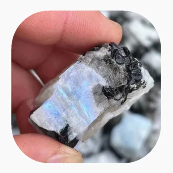 Bela Moonstone Grobo Kamenje Naravno Izklesan Kristalno Raw Gemstone Za Prodajo