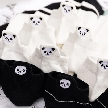Smešno Lepe Vezenine Panda Nogavice Ženske Harajuku Divertidos Kawaii Bela Črna Trakove Kratka Gleženj Sokken 3D Pete