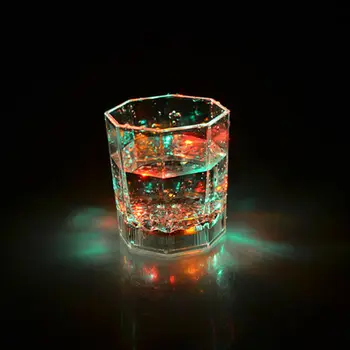 Ustvarjalne LED Žareče Svetlobe Navzgor 4Colors Rock Whisky Čarobno Očala spreminjanje Pokal Flash Bar svate, Dekoracijo Dropshipping 82378